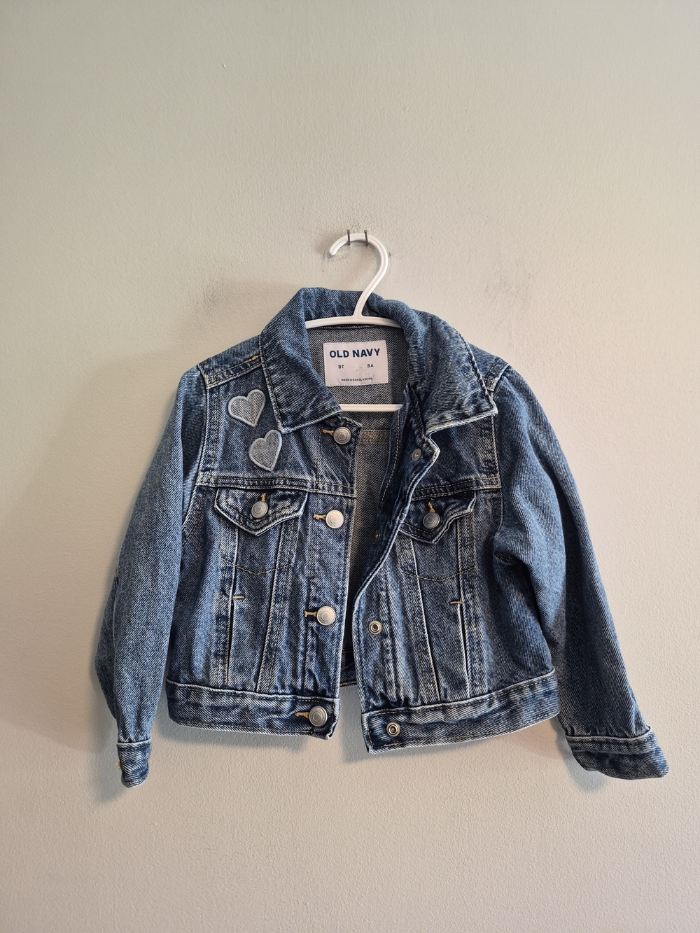 Old Navy 3t Medium Wash Denim Snap Button Up Jean Jacket with Heart Patches